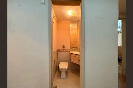 Apartamento à venda com 170m², 3 quartos e 1 vaga Apartamento à venda com 170m², 3 quartos e 1 vagaLavabo