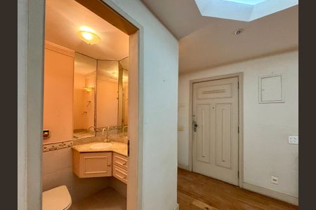 Apartamento à venda com 170m², 3 quartos e 1 vaga Apartamento à venda com 170m², 3 quartos e 1 vagaLavabo