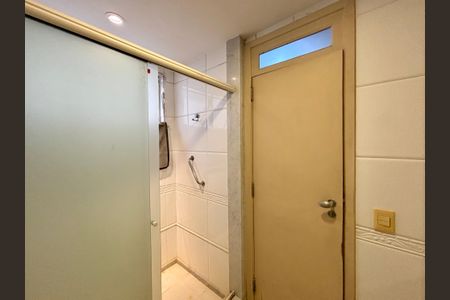 Apartamento à venda com 170m², 3 quartos e 1 vaga Apartamento à venda com 170m², 3 quartos e 1 vagaSuíte 2 - banheiro 2