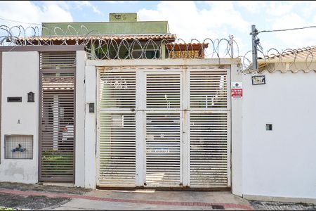 Casa à venda com 223m², 3 quartos e 2 vagasFachada