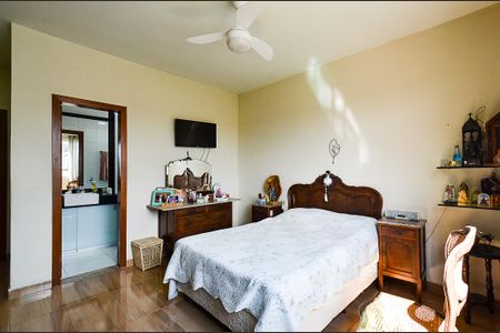 Casa à venda com 223m², 3 quartos e 2 vagasSuíte