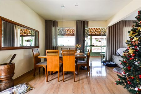 Casa à venda com 223m², 3 quartos e 2 vagasSala Ambientes