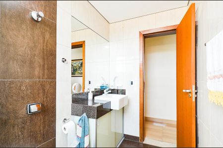 Casa à venda com 223m², 3 quartos e 2 vagasBanheiro Social