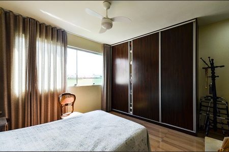 Casa à venda com 223m², 3 quartos e 2 vagasSuíte