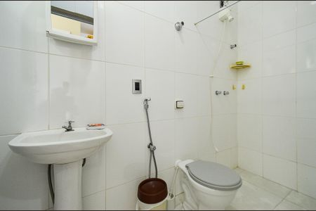 Casa à venda com 223m², 3 quartos e 2 vagasBanheiro de serviço
