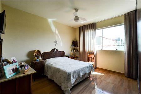 Casa à venda com 223m², 3 quartos e 2 vagasSuíte