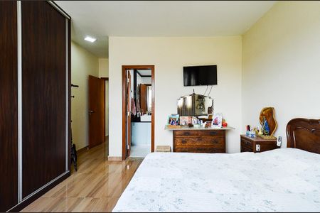 Casa à venda com 223m², 3 quartos e 2 vagasSuíte