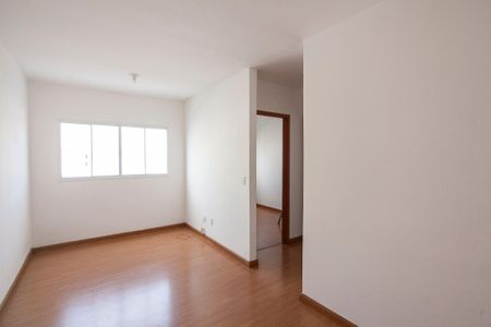 Sala de apartamento para alugar com 2 quartos, 48m² em Jardim Holanda, Uberlândia