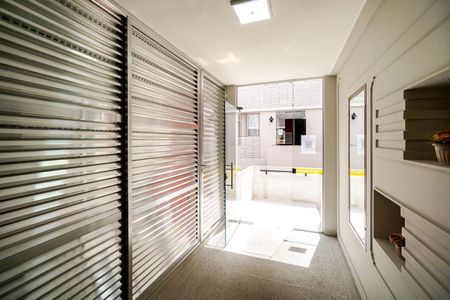 Apartamento para alugar com 67m², 2 quartos e 1 vagaHall social