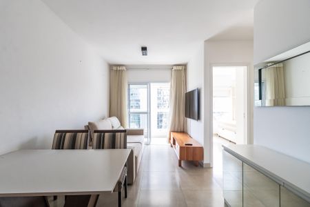 Sala de apartamento para alugar com 2 quartos, 67m² em Empresarial 18 do Forte, Barueri