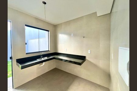 Casa à venda com 2 quartos, 109m² em Piratininga, Belo Horizonte
