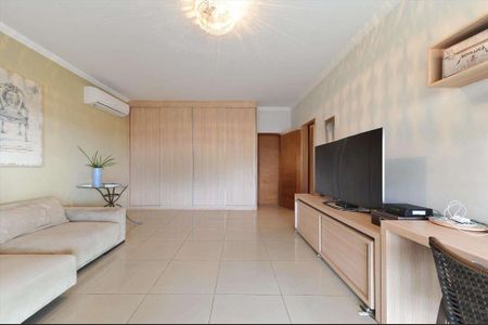 Casa para alugar com 357m², 4 quartos e 4 vagas