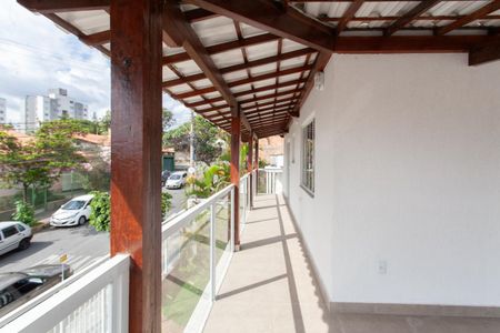 Casa à venda com 390m², 7 quartos e 6 vagasVaranda 2