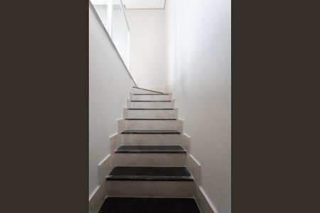 Casa à venda com 390m², 7 quartos e 6 vagasEscada