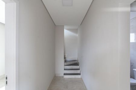 Casa à venda com 390m², 7 quartos e 6 vagasEscada