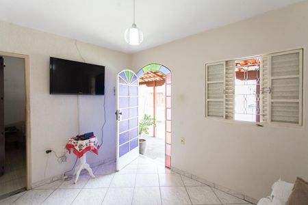Sala de casa à venda com 3 quartos, 220m² em Serrano, Belo Horizonte
