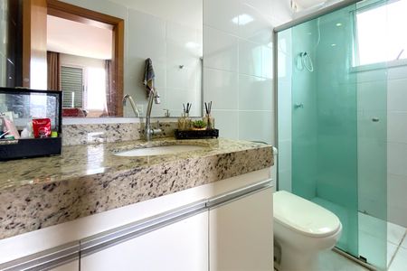 Apartamento à venda com 84m², 3 quartos e 2 vagas Apartamento à venda com 84m², 3 quartos e 2 vagasBanheiro da Suíte 1