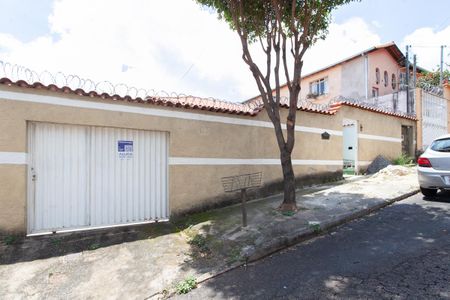Casa para alugar com 170m², 3 quartos e 4 vagas Casa para alugar com 170m², 3 quartos e 4 vagasFachada