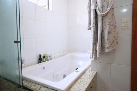 Apartamento à venda com 143m², 4 quartos e 3 vagasBanheiro da Suíte