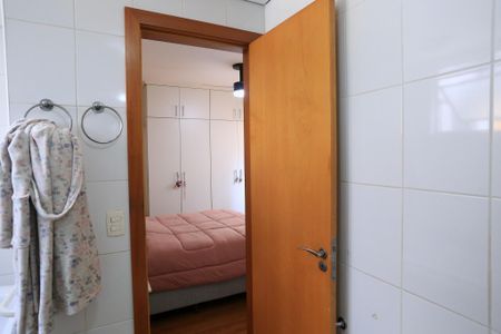 Apartamento à venda com 143m², 4 quartos e 3 vagasBanheiro da Suíte