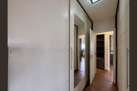 Apartamento à venda com 132m², 3 quartos e 3 vagasCloset Suíte 1
