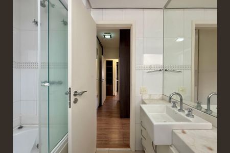 Apartamento à venda com 132m², 3 quartos e 3 vagasBanheiro Suíte 1