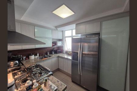 Apartamento à venda com 154m², 4 quartos e 3 vagas
