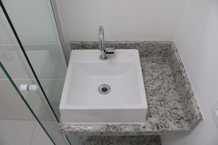 Banheiro de apartamento para alugar com 2 quartos, 34m² em Parque Industrial Tomas Edson, São Paulo