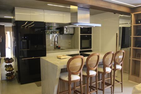 Apartamento à venda com 145m², 4 quartos e 2 vagasCozinha 