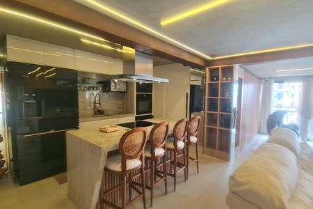 Apartamento à venda com 145m², 4 quartos e 2 vagasCozinha 