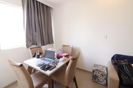 Sala de apartamento à venda com 2 quartos, 65m² em Quitaúna, Osasco