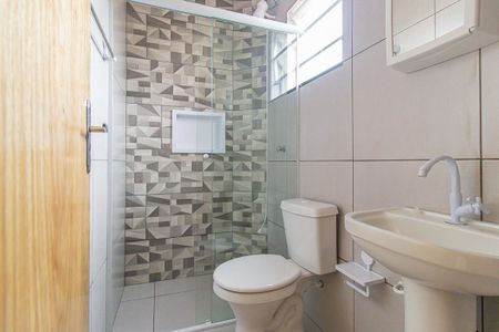 Banheiro de kitnet/studio para alugar com 1 quarto, 16m² em Sítio Cercado, Curitiba