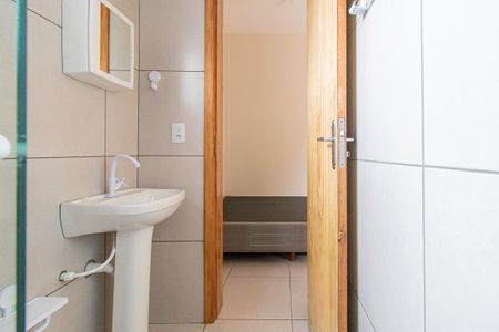 Banheiro de kitnet/studio para alugar com 1 quarto, 16m² em Sítio Cercado, Curitiba