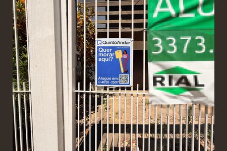 Casa para alugar com 240m², 4 quartos e 4 vagasPlaca Instalada com código OBIW-390 no dia 05/12