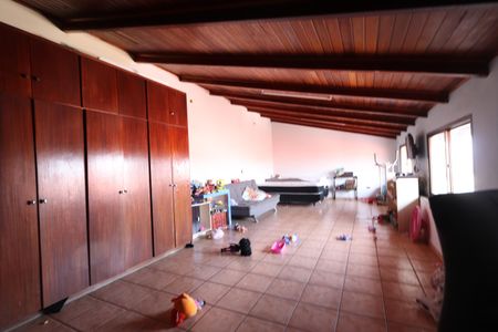 Casa à venda com 200m², 3 quartos e 6 vagasSótão