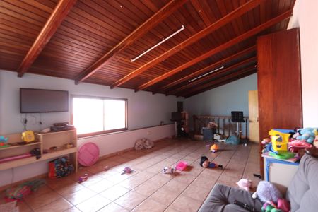 Casa à venda com 200m², 3 quartos e 6 vagasSótão