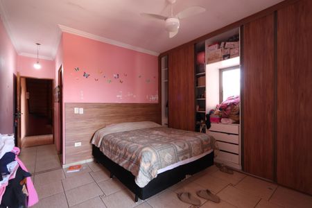 Casa à venda com 200m², 3 quartos e 6 vagasSuíte