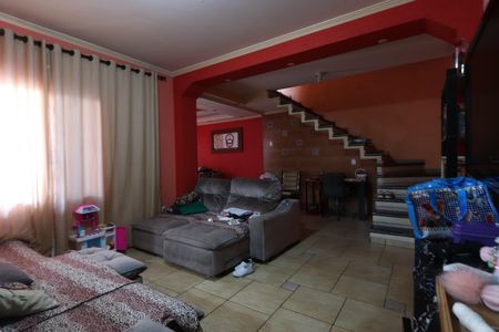 Casa à venda com 200m², 3 quartos e 6 vagasSala