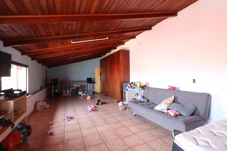 Casa à venda com 200m², 3 quartos e 6 vagasSótão