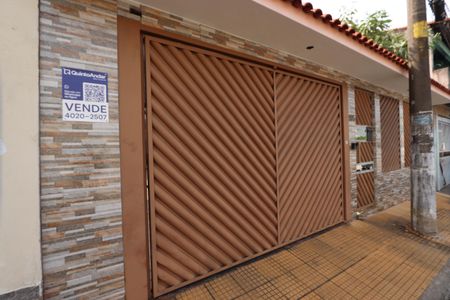 Casa à venda com 200m², 3 quartos e 6 vagasEntrada