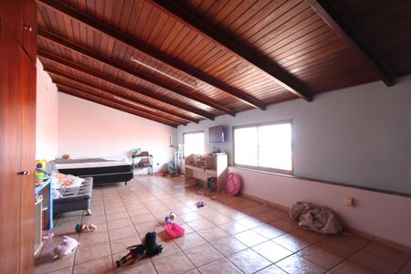 Casa à venda com 200m², 3 quartos e 6 vagasSótão