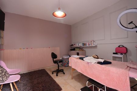 Casa à venda com 200m², 3 quartos e 6 vagasQuarto de Serviço