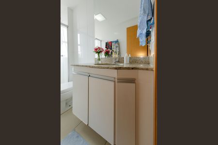 Apartamento à venda com 95m², 3 quartos e 2 vagasBanheiro social