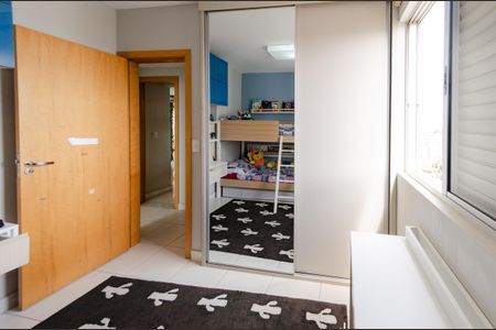 Apartamento à venda com 95m², 3 quartos e 2 vagasQuarto 2