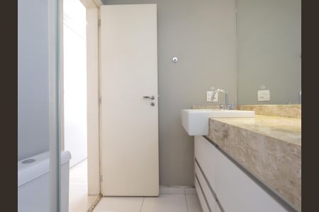 Apartamento à venda com 84m², 2 quartos e 2 vagasBanheiro da Suíte