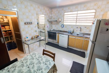 Casa à venda com 910m², 4 quartos e 7 vagas Casa à venda com 910m², 4 quartos e 7 vagasCOZINHA