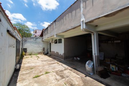 Casa à venda com 910m², 4 quartos e 7 vagas Casa à venda com 910m², 4 quartos e 7 vagasÁREA EXTERNA FUNDOS