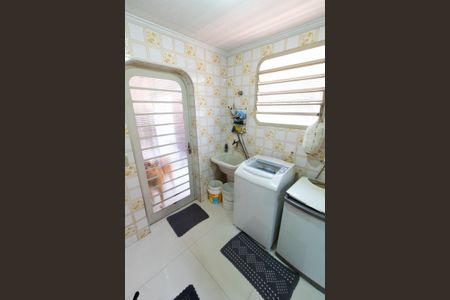 Casa à venda com 910m², 4 quartos e 7 vagas Casa à venda com 910m², 4 quartos e 7 vagasÁREA DE SERVIÇO