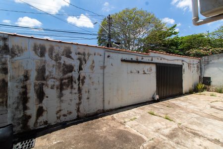 Casa à venda com 910m², 4 quartos e 7 vagas Casa à venda com 910m², 4 quartos e 7 vagasÁREA EXTERNA FUNDOS