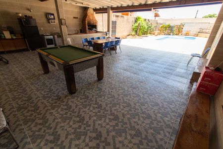 Casa à venda com 910m², 4 quartos e 7 vagas Casa à venda com 910m², 4 quartos e 7 vagasÁREA EXTERNA FUNDOS